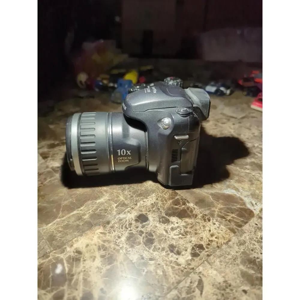 Fujifilm FinePix S Series S5200 5.1MP 10x Opt, w/1.5x teleconversion lens